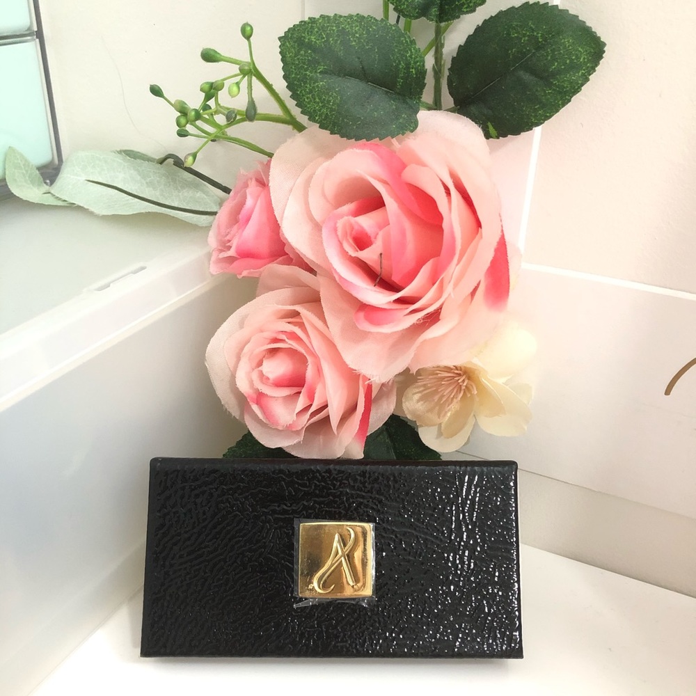 ARTISTRY Eye shadow palette little back dress